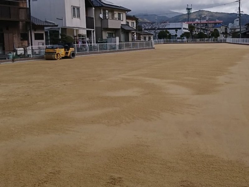 グラウンドの舗装